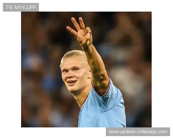 哈兰德被拍与粉丝下棋互动,平和一面被发掘